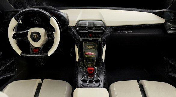 Руль и приборная панель Lamborghini Urus